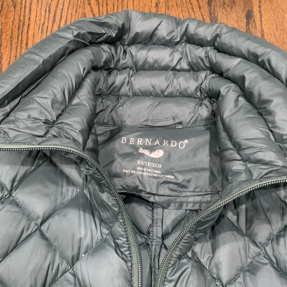 Like New Bernardo Women’s Long Down Jacket Dark Green Size XS Packable - Picture 6 of 12